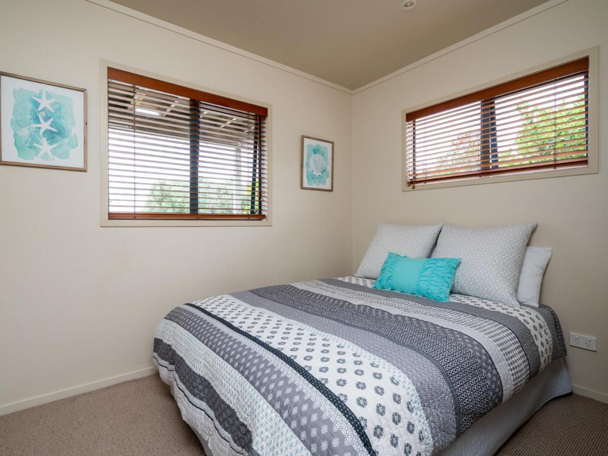 Oceans 8 - Mangawhai Heads Holiday Home エクステリア 写真