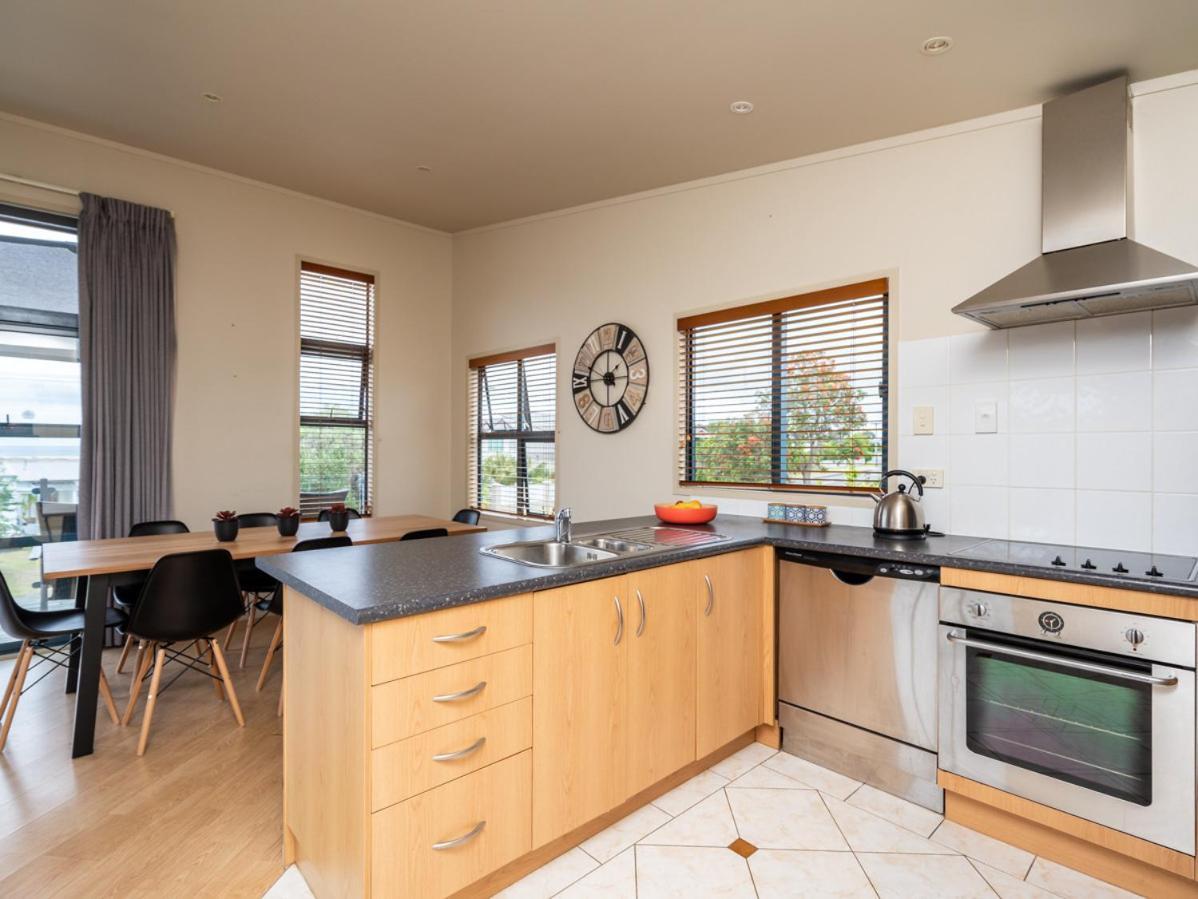 Oceans 8 - Mangawhai Heads Holiday Home エクステリア 写真