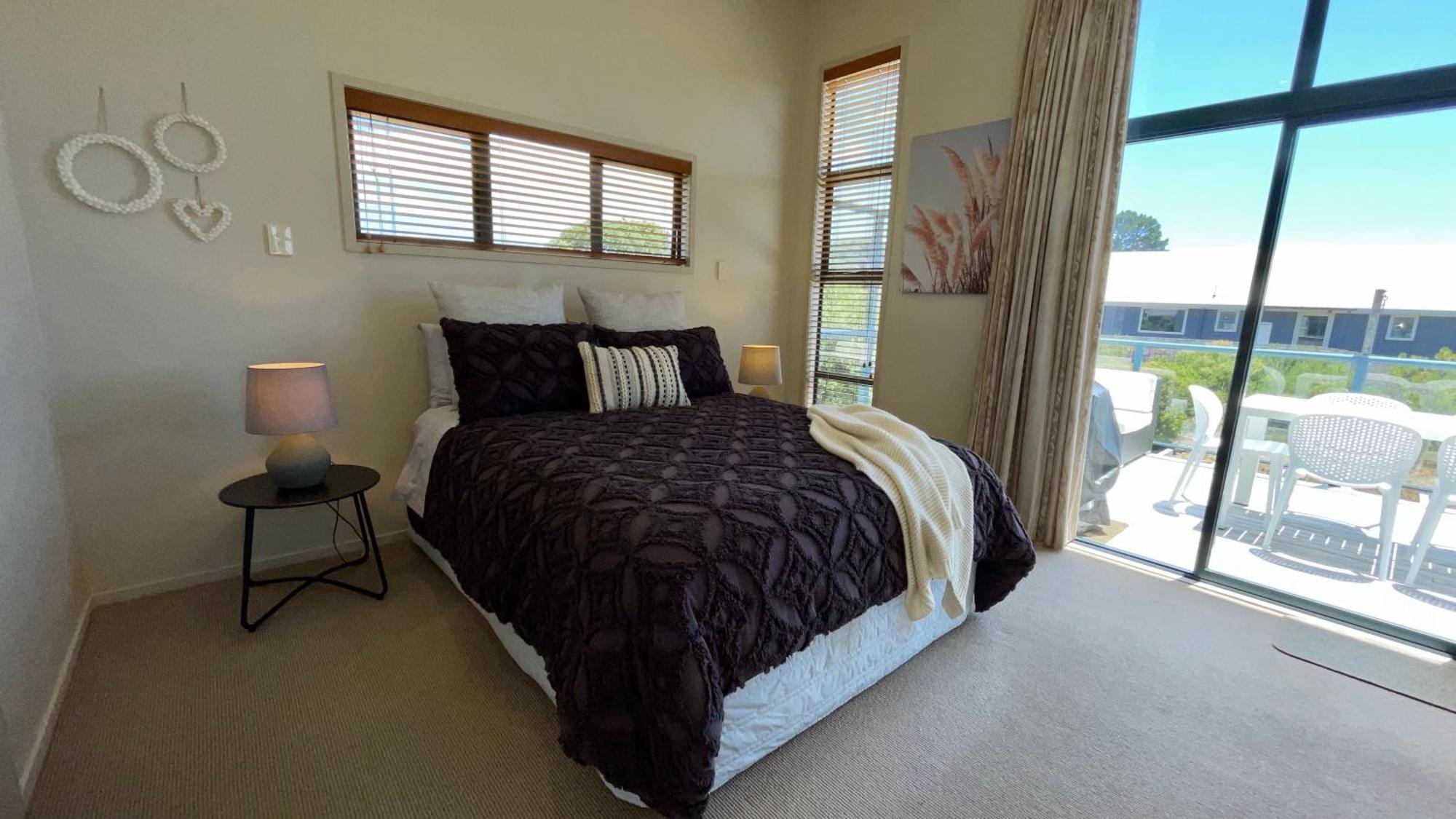 Oceans 8 - Mangawhai Heads Holiday Home エクステリア 写真