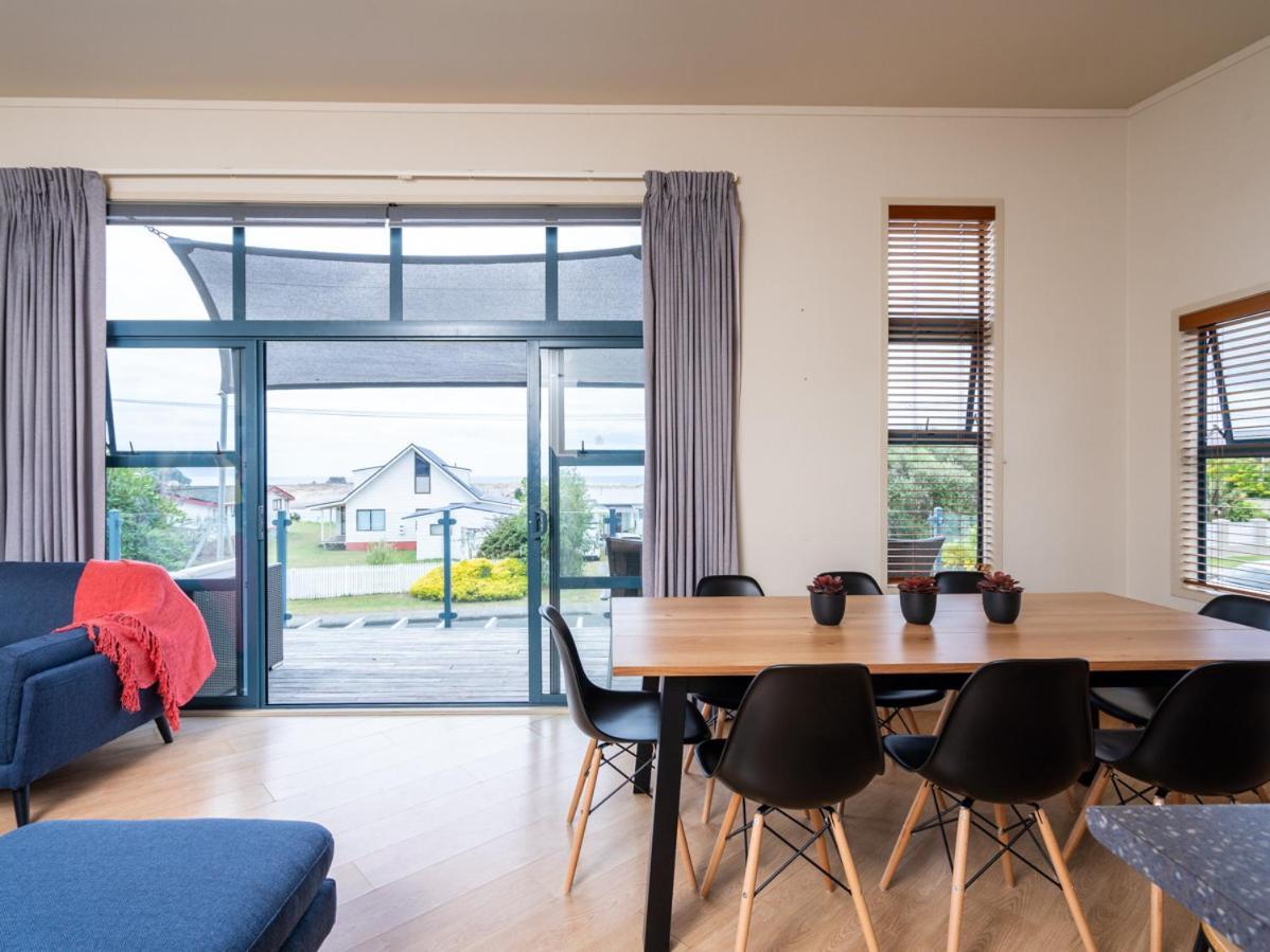Oceans 8 - Mangawhai Heads Holiday Home エクステリア 写真